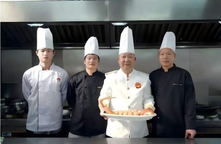 Xiang Zhaohui: From the Stove to the Podium, Guarding Two Thousand Years of Taste