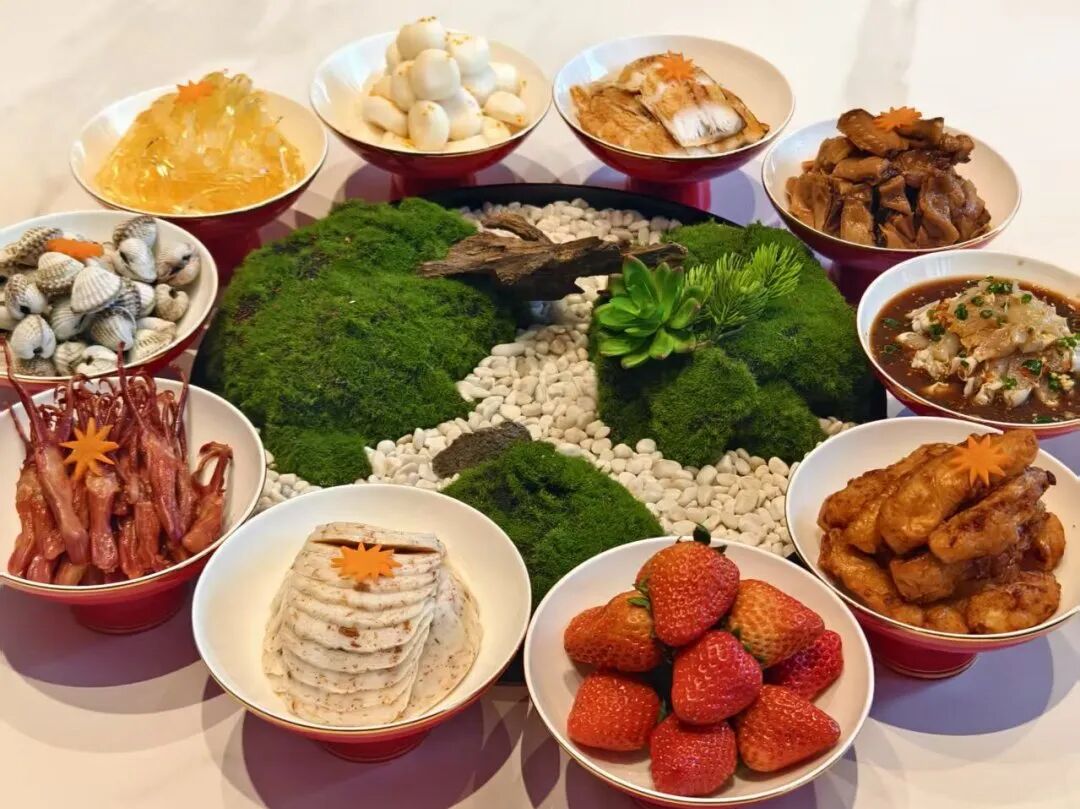 The Year-Dividing Feast: Ten Vermilion Bowls and a Closed Door
